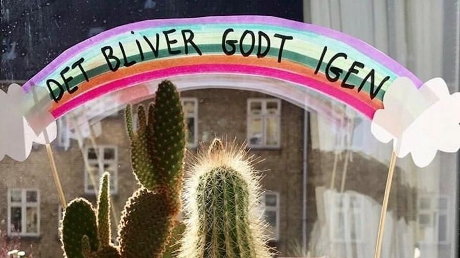 Fin regnbue med teksten "Det bliver godt igen". Billedet er lånt af instagramprofilen @bella_og_bror