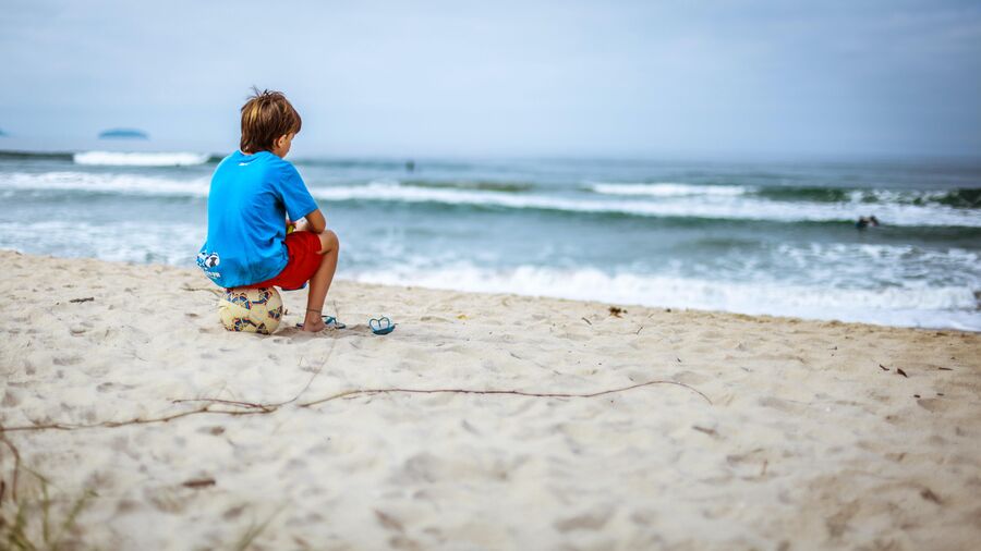 Læs og lær om havet og sommeren – på stranden.